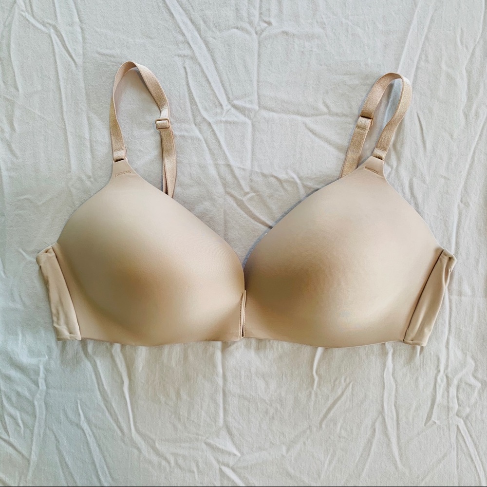 Victoria’s Secret Wireless Bra Nude 38C